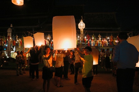 Releasing lanterns at the Wat Lok Molee